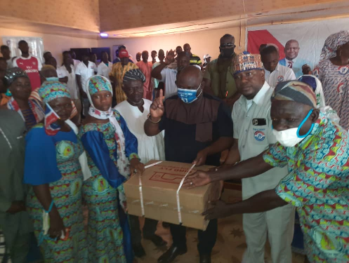 Alhaji Farouk Mahama donates items to artisans in Yendi