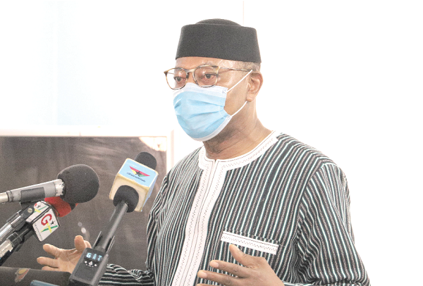 Dr Mohammed Ibn Chambas addressing editors and GJA executives at the meeting in Accra. Picture: GABRIEL AHIABOR