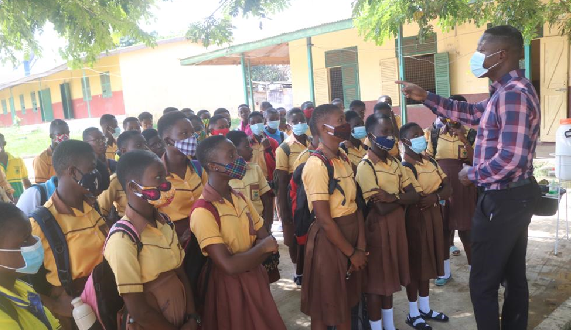 Mr Eric Agyen Owusu (right), Assistant Headmaster, Amankwatia JHS ‘A’, addressing Form Two students at morning assembly. Picture: EMMANUEL BAAH