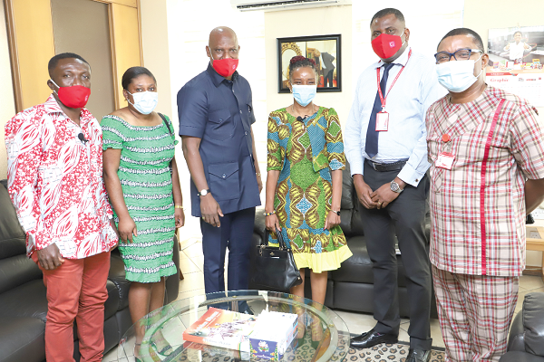  Mr Ato Afful (3rd left) with Dr Elsie Effah Kaufmann (3rd right), Mr Kobby Asmah (right), Editor, Daily Graphic; Mr Franklin Sowa (2nd right), Director, Marketing and Sales; Mr Charles Amoako (left), Director, Technical, and Ms Jessica Fremah Appiah (2nd left), a mentee of Dr Effah Kaufmann’s. 
