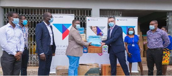 Mr Shaun Watson (4th from right) handing over the items to Dr Joseph Tambil ( 4th from left). With them are representatives from the two institutions