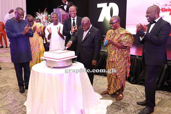 President Akufo-Addo cutting the 70th anniversary cake of the GCGL. Looking on are Mr Kojo Oppong Nkrumah (right), Dr Mohammed Ibrahim Awal (left), Mr Yaw Boadu-Ayeboafoh (2nd right), Mr Ato Afful (4th left), Mr Kenneth Ashigbey (2nd left) and Mr Berifi Apenteng (3rd left). Picture: SAMUEL TEI ADANO
