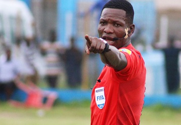 Referee Daniel Laryea