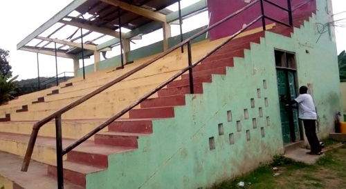 The deplorable state of the stands of the Akosombo stadium