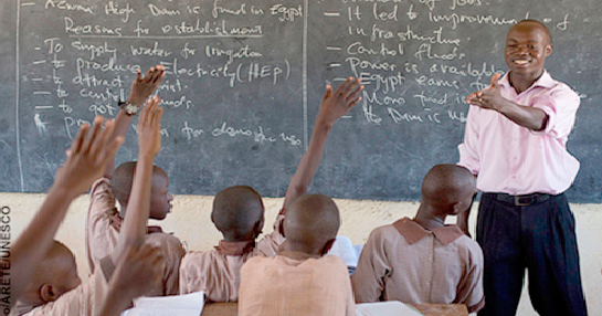  A teacher with his pupils. One needs a licence to teach now. Credits: talis_blog
