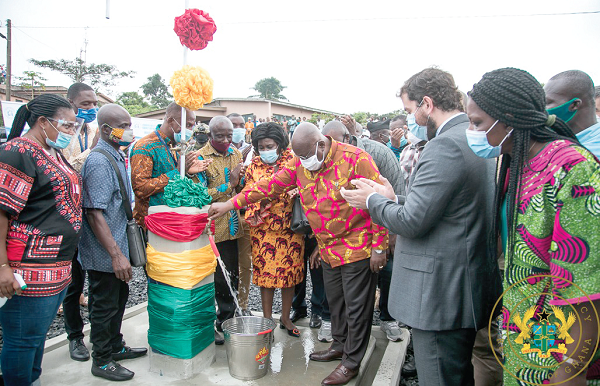 President Akufo-Addo inaugurating the water project