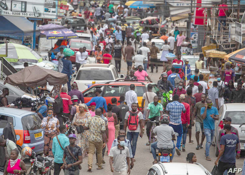 An area in the Central Business District in Accra. Not everyone wears a mask