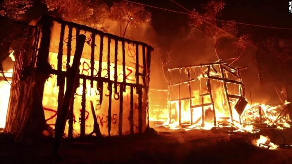 Moria migrants: Fire destroys Greece's camp on Lesbos