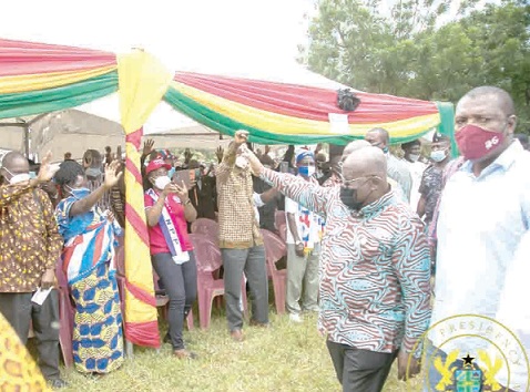 President Akufo-Addo acknowledging cheers from the crowd 