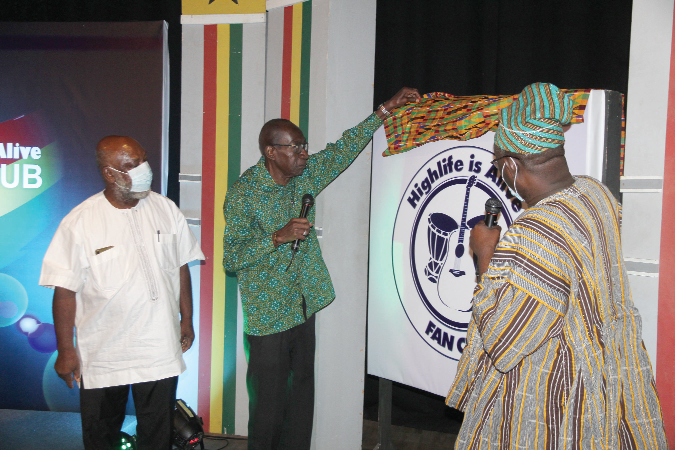 Mr Mike Eghan (2nd left), a pioneer broadcaster, Ghana Broadcasting Corporation (GBC), and Prof. Amin Alhassan (right), Director-General of the GBC, unveiling the logo to officially launch the Highlife is Alive Fan Club. With them is Prof. Kwame Karikari (left), Board Chairman of the Graphic Communications Group Ltd. Picture: ESTHER ADJEI