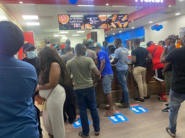 Domino’s Pizza has finally brought its operations to Accra, successfully launching its first store on Easter Monday, 5th April 2021, at the start of Oxford Street in Osu.