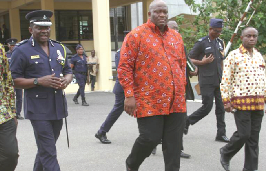 Mr Henry Quartey (middle), Greater Accra Regional Minister