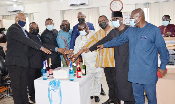 Mr Ato Afful (middle), the Managing Director of the GCGL, and Mr Kobby Asmah (3rd right), the Editor of the Daily Graphic, cutting the celebration cake with Mr Jojo Sam (4th left) and Mr Vance Azu (4th right). With them are Dr Joe Madu (left) of GMD Legacy Group; Dr Samuel Cornelius (2nd left), Chairman and CEO of Vortex Group, USA, and Rev Dr Lawrence Tetteh (3rd left), the Founder of the Worldwide Miracle Outreach. Picture: ESTHER ADJEI
