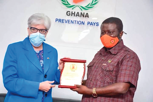 Mr Eric Nana Agyemang-Prempeh (right) presenting a plaque to Mrs Stephanie S. Sullivan in recognition of US support to the organisation