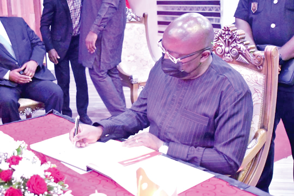  Vice-President Mahamudu Bawumia signing the Book of Condolence