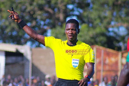Referee Daniel Laryea