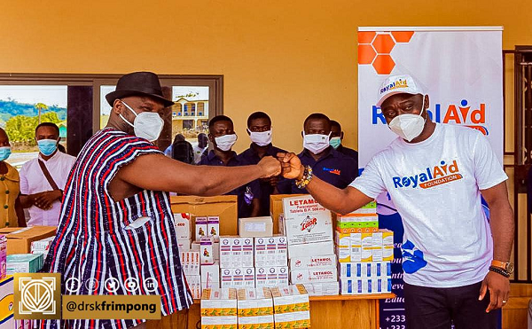 Dr S.K Frimpong donates to Asante Akyem District Health Directorate