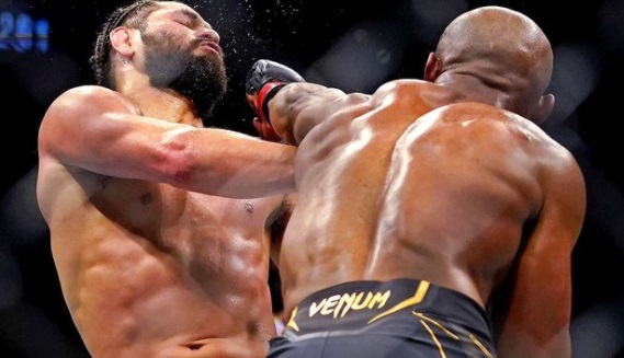 VIDEO: Nigerian Kamaru Usman retains UFC title with brutal KO