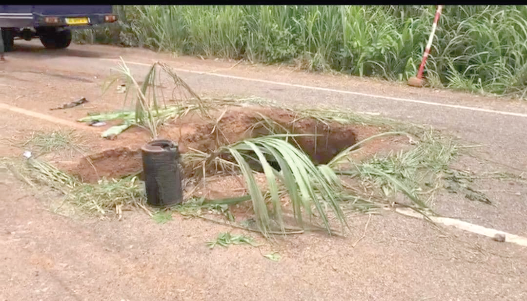 The crater that has developed in the middle of the Ho-Tsito road