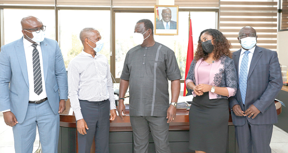 Mr Kwesi Amoako-Atta (middle), Minister of Roads and Highways, with Mr George Owusu-Ansah (2nd left), MD, Unilever Ghana Plc; Mr Stephen Jawula (left), Madam Mavis Nkansah Boadu (2nd right), Deputy Ministers at the ministry, and Ing. Edmund Offei-Annor (right), Chief Director at the ministry. Picture: NII MARTEY M. BOTCHWAY 