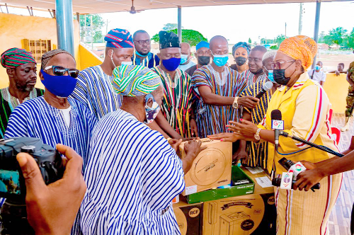  Ms Patricia Dovi-Sampson, the Director of Finance and Administration at the Ministry of Information, presenting the items to a representative of the Gbewaa Palace