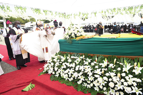 Rt Rev. Dr Daniel Sylvanus Mensah-Torto, Anglican Bishop of Accra, consecrating the body of Lt Gen. Erskine. Picture: Gabriel Ahiabor