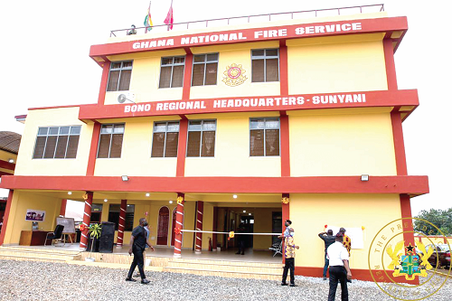 President Akufo-Addo, after unveiling a plaque to inaugurate the Bono Region Headquarters of the Ghana National Fire Service