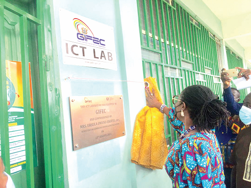  Mrs Ursula Owusu-Ekuful, Minister of Communications and Digitilisation, unveiling the plaque at the Assinman Nursing and Midwifery College ICT Centre