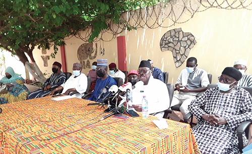 Sheikh Ibrahim Cudjoe Quaye (2nd right), Chairman of the Hajj Board, briefing the media 