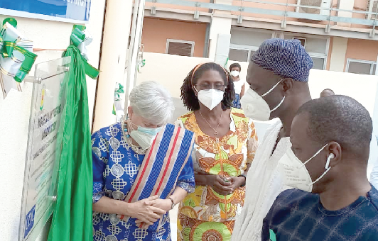 • Mrs. Stephanie S. Sullivan (left), US Ambassador to Ghana, with Alhaji Shani Alhassan Shaibu (2nd right), Northern Regional Minister, and Dr. Patrick Kuma-Aboagye (right), Director-General of GHS, after unveiling the plaque at the TTH