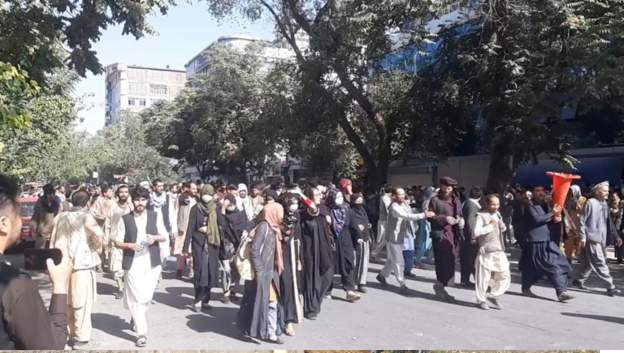 Afghans protesting over bank closures - report