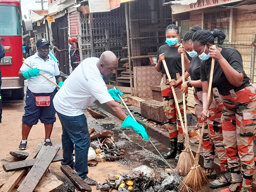 Oboaman Bofotia Boamponsem (2nd left), Krontihene of the Sunyani Traditional Area, led the clean-up exercise