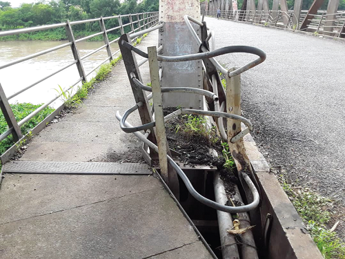  A portion of the Pwalugu bridge partially damaged by vehicles that crashed into the metal frame