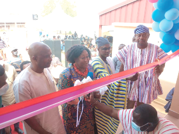 Dr Mokowa Blay Adu-Gyamfi (2nd from left), the Presidential Advisor on HIV/AIDS, cutting the tape to inaugurate the centre. Assisting her include Mr Sule Salifu (right), MCE of  the TaMA, and Dr Mahmoud H. Nassir-Deen (left), the Board Chair of the TTH.