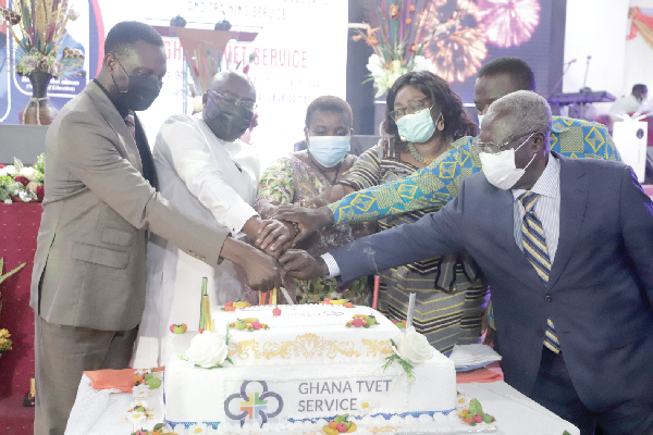 Dr Mahamudu Bawumia (2nd from left), Vice-President, Mr Yaw Osafo-Maafo (right), Special Advisor to the President; Dr Yaw Osei Adutwum (left), Minister of Education; Madam Mawusi Nudekor Awitey (3rd from left), Director-General, TVET Service; Mr Ignatius Baffour Awuah (2nd from right), Minister of Employment and Labour Relations, and Madam Freda Prempah (3rd from right), Minister of State, Works and Housing, cutting a cake to launch the Ghana TVET Service. Picture: EDNA SALVO-KOTEY