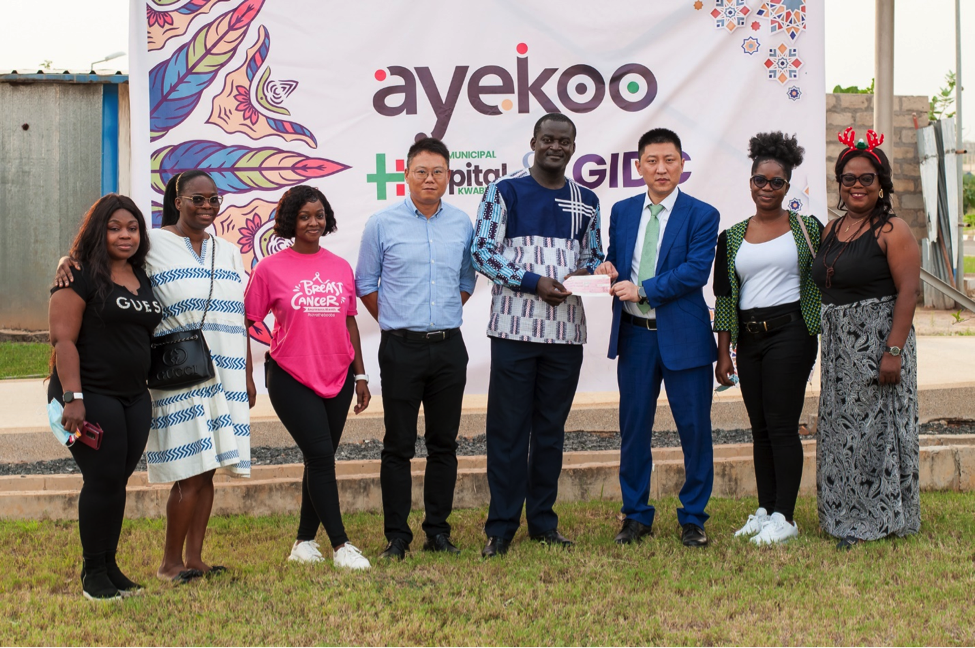 Mr Xia Dedong (3rd right), presenting the cheque to Dr Oduro-Mensah, while Mr Li Guoqiang (4th left) the General Secretary,the CECCG and other officials look on.