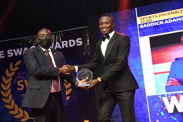 Mr Mahamudu Bawumia (left) presenting the Sports Journalist of the Year award to Mr Sadick Adams of angel TV