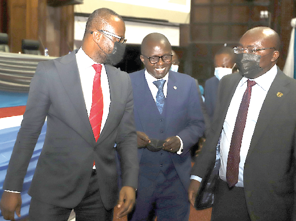 Vice-President Dr Mahamudu Bawumia (right) interacting with Mr Kwabena Ofei Asante (middle), Chairman of the National Electronic Pharmacy Advisory Committee, and Mr Daniel Amaning Danquah, Deputy Registrar, Operations, of the Pharmacy Council. Picture: GABRIEL AHIABOR