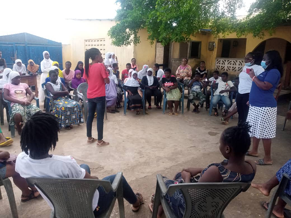 Adolescent groups exchange ideas on reproductive health