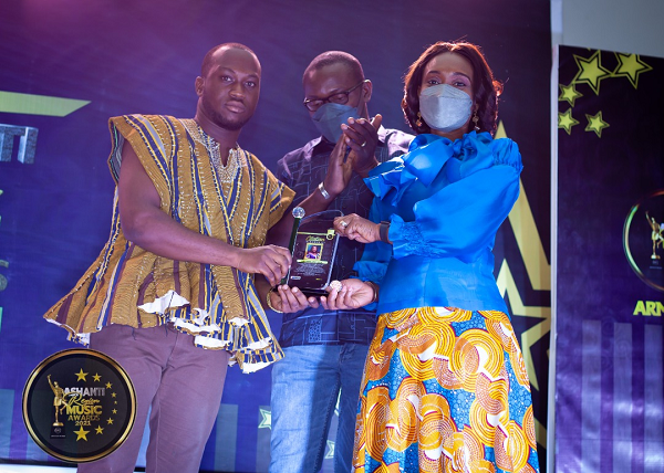 Mr Elijah, Coordinator for the event  presenting the award to Mrs Abena Osei-Asare (right), MP for Atiwa-East with them in the picture in the middle is Mr Osei-Asare.