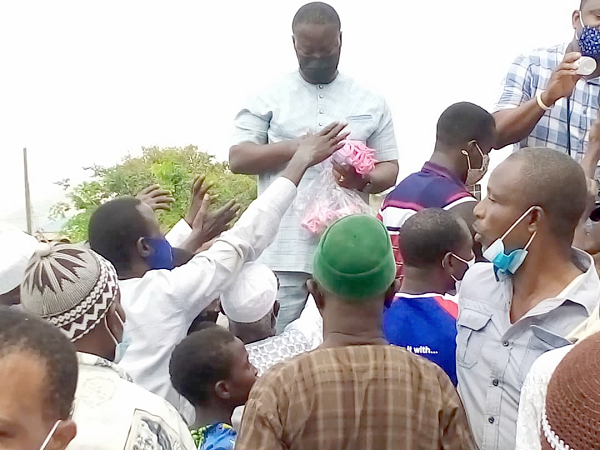 Mr Isaac Appaw-Gyasi, MCE of New Juaben South sharing face masks and hand sanitisers to Muslim worshippers after Jummah prayers on Friday