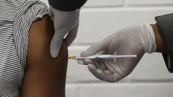 Covid: WHO backs Oxford vaccine 'even if variants present'