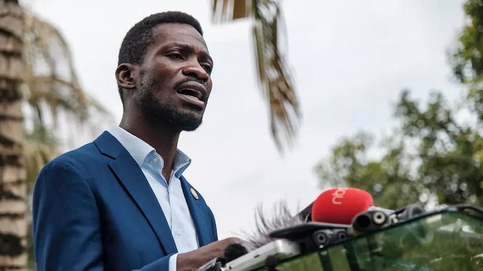 Musician-turned-politician Robert Kyagulanyi, also known as Bobi Wine, speaks during a press conference at his home in Magere, Uganda, on January 15, 2021. © Sumy Sadruni, AFP