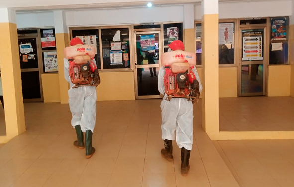 Some Zoomlion personnel disinfecting the facility