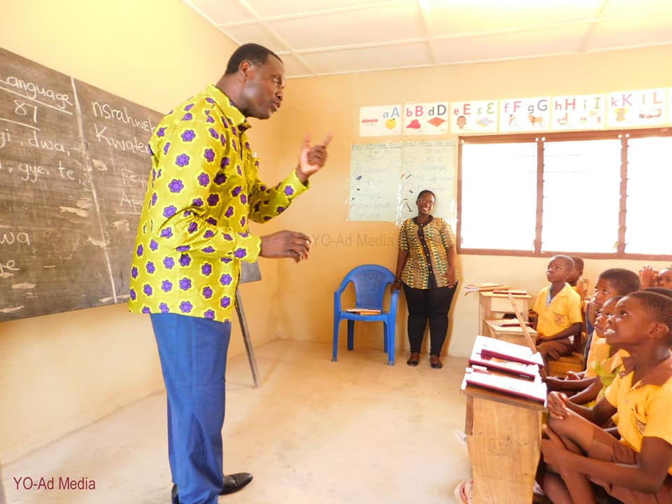 Dr Adutwum teaching some schoolchildren Mathematics