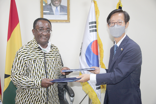 Dr Owusu Afriyie Akoto (left), Minister of Food and Agriculture, exchanging the signed documents with Mr Mooheon Kong (right), Country Director of KOICA Ghana Office. Picture: ESTHER ADJEI
