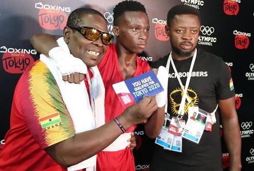 Samuel Takyi (middle) with Coach Kwasi Ofori Asare (left) and his deputy, Coach Akai Nettey