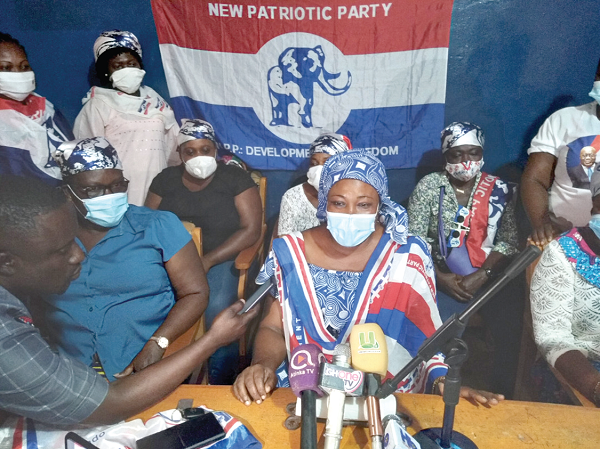 Ms Barikisu Abdulai (middle) addressing the media