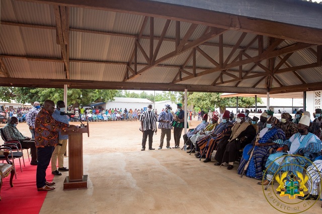 President Nana Addo Dankwa Akufo-Addo apologising to the Overlord of the Waala Traditional Area, Naa Fuseini Seidu Pelpuo IV, and the people of Wa
