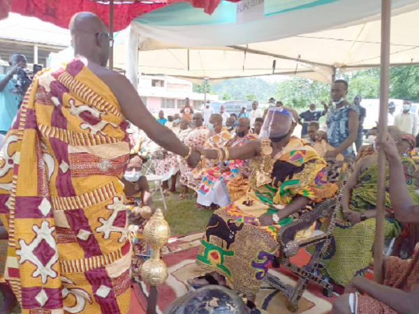 • Nana Gyaban Akowuah I (standing),  the new chief, greeting Opagyakotwere Bonsra Afriyie II, the Adansihene
